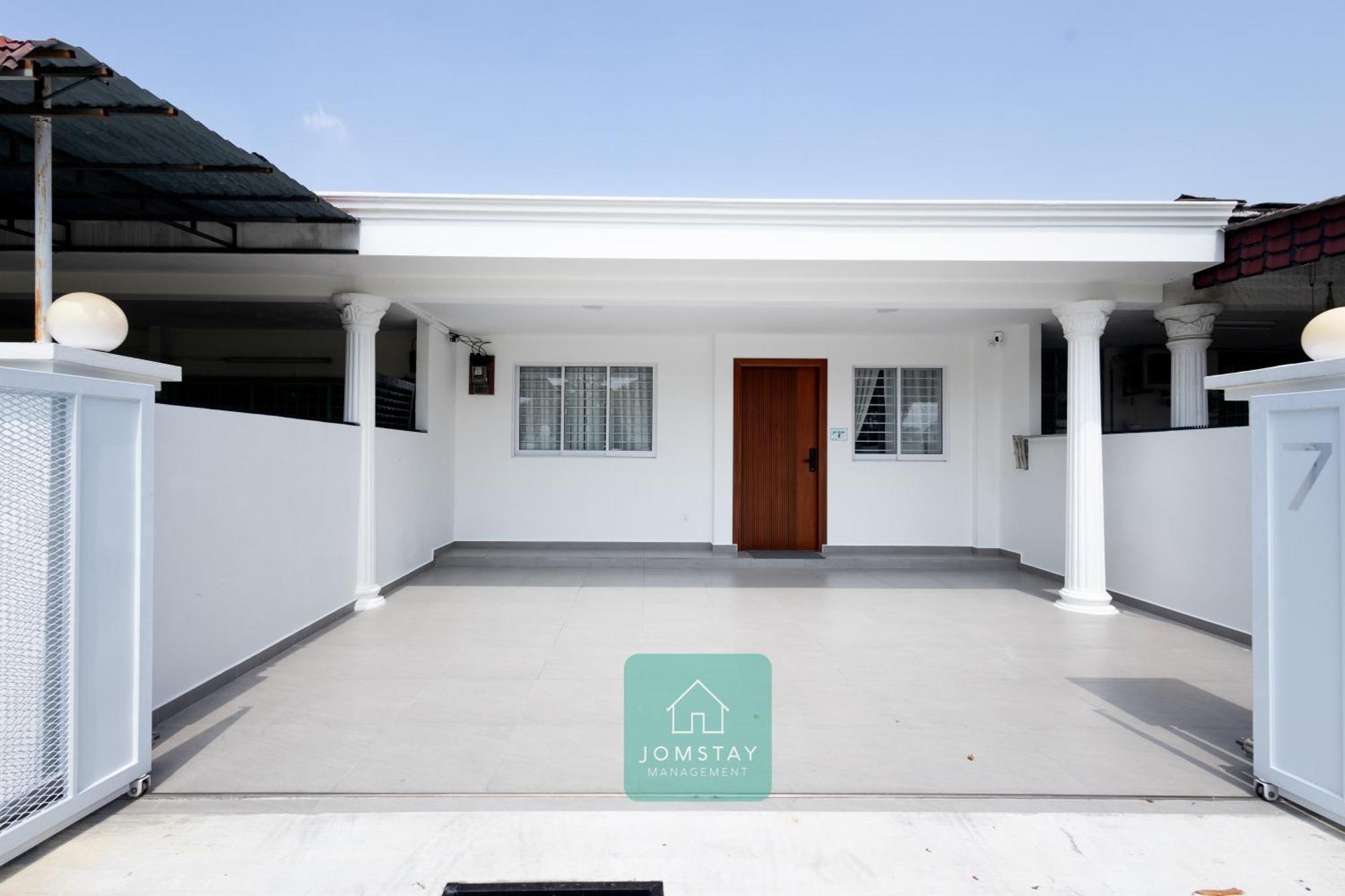 Jomstay Muji 19 & 7 Inn Ipoh Garden 8-10 Pax Exterior photo